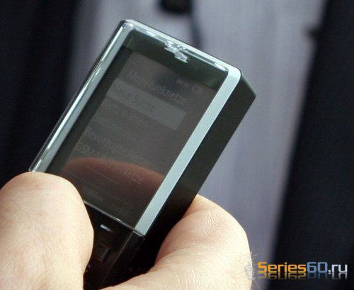 Sony Ericsson Xperia Pureness - телефон с прозрачным дисплеем
