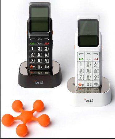 Телефон Just5 CP11: большие кнопки, «выпрыгивающий» экран и термометр